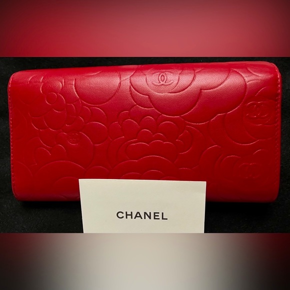 ❗️SOLD ‼️Chanel Authentic Camila Flower Design Lambskin Wallet Silver CC Logo EC - Picture 3 of 13
